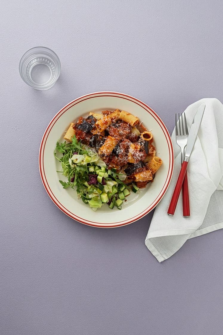 Fuldkornspasta alla Norma med bagt aubergine