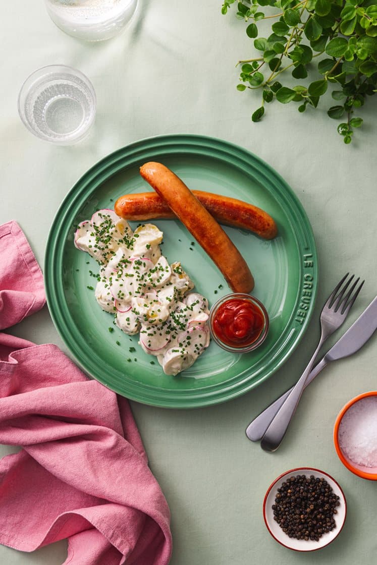 Grillpølser med klassisk kartoffelsalat og purløg