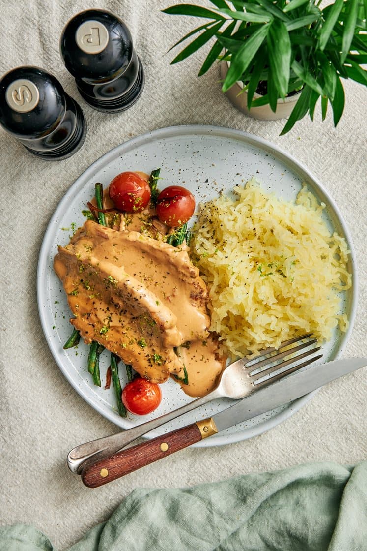 Kotelet med limesauce, stegte grønne bønner og presset kartoffel