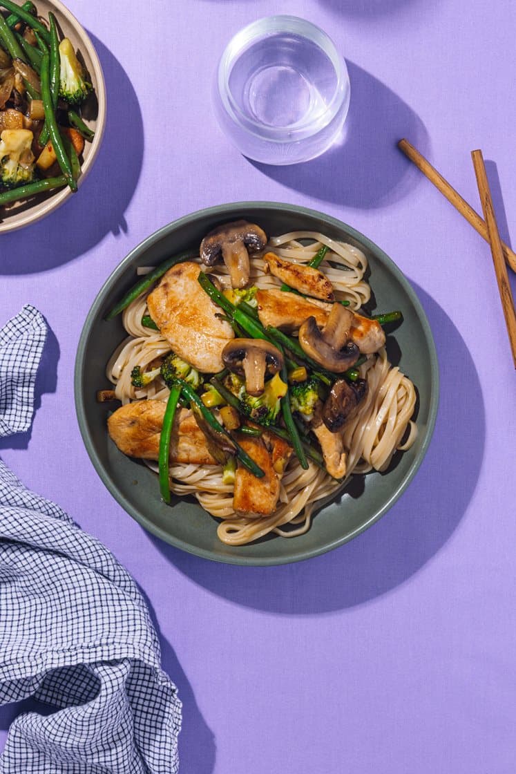 Kylling teriyaki med grøntsager og æggenudler