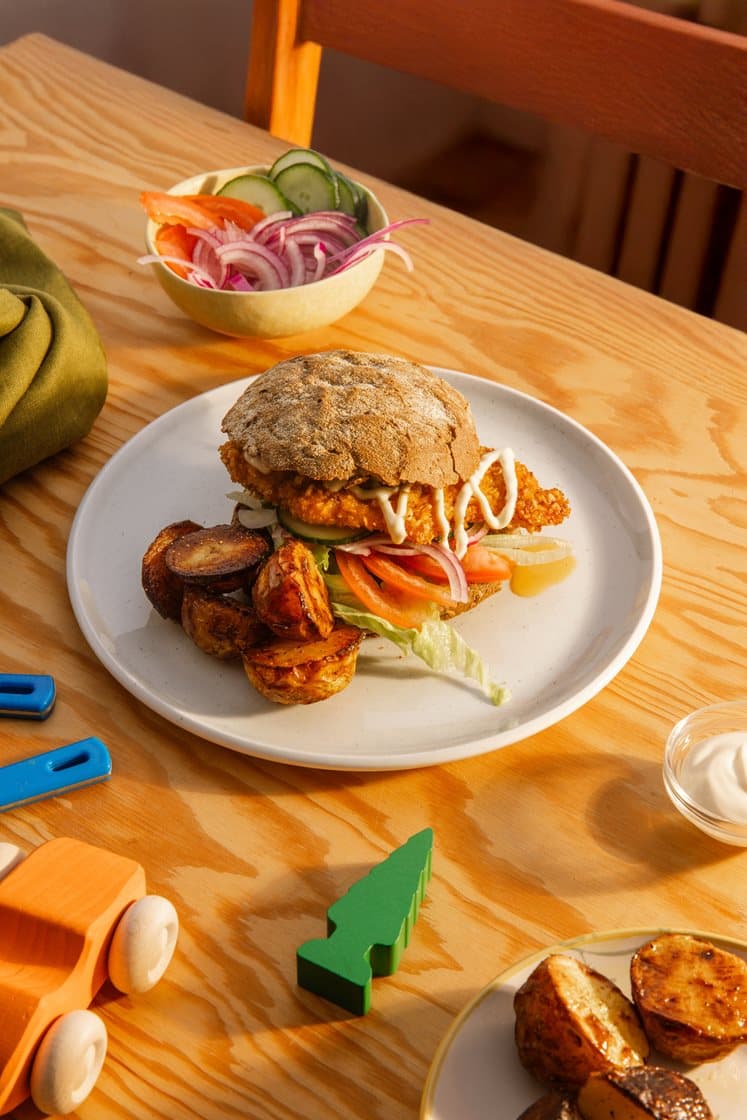 Crispy kyllingeburger med ovnkartofler