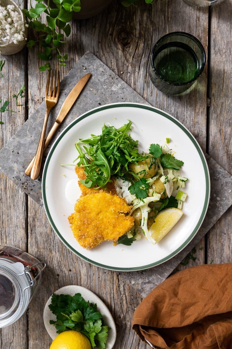 Kyllingeschnitzel med kartoffelsalat