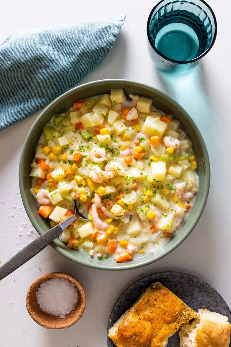 Chowder med rejer, fennikel, majs og purløg