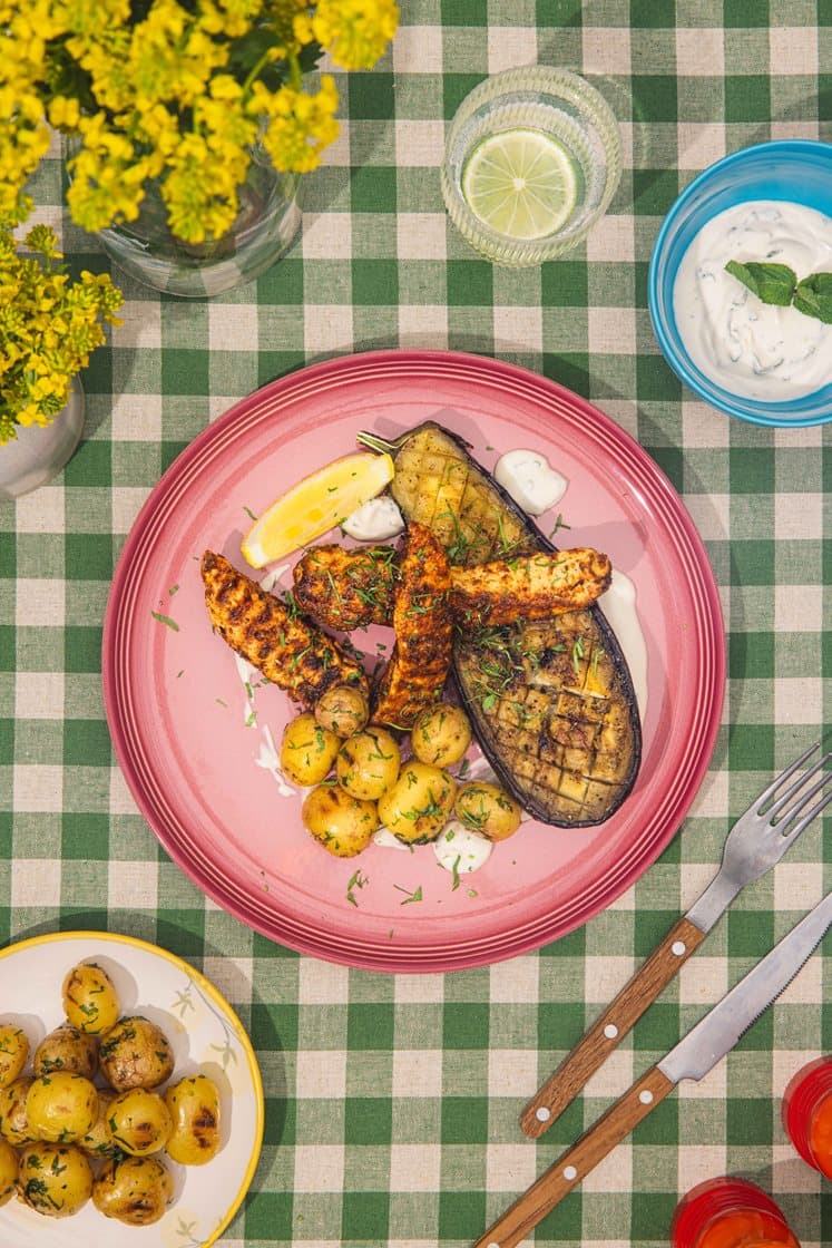 Grillet kylling med aubergine og tahin