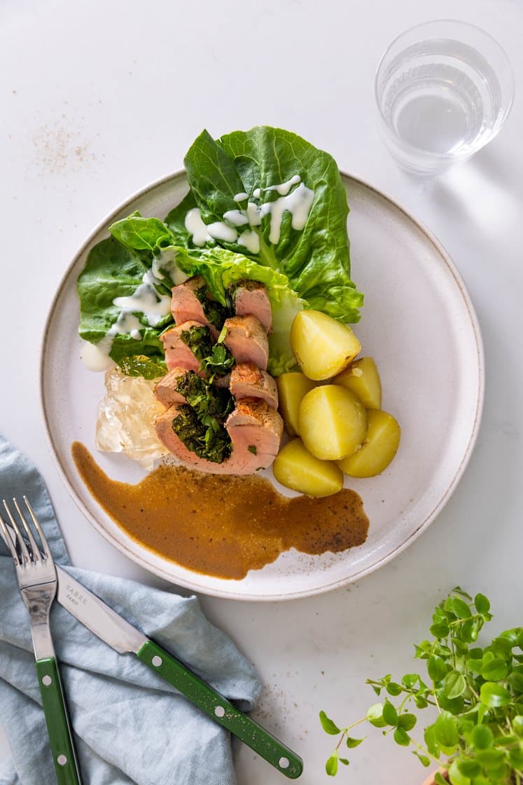 Persillefyldt mørbrad med flødesauce