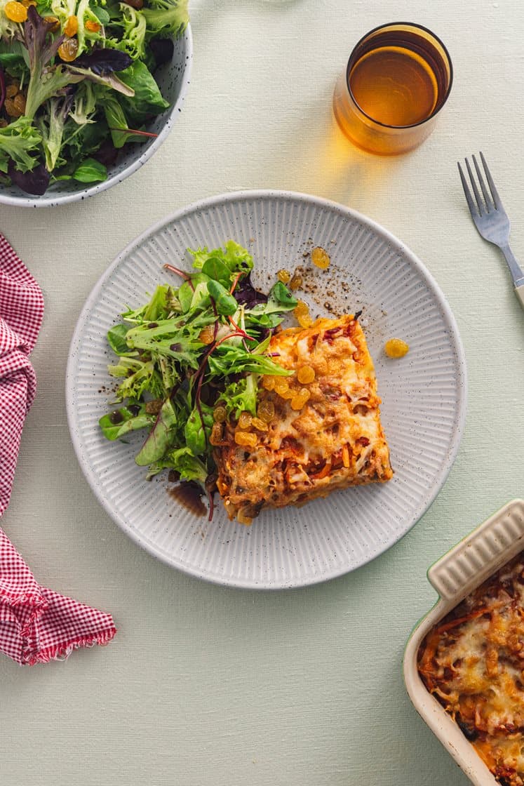 Grøntsagslasagne med sprød salat