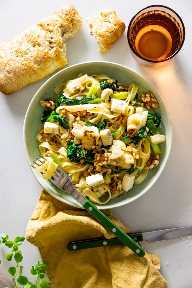 Frisk pasta med blomkål og spinat med gorgonzola