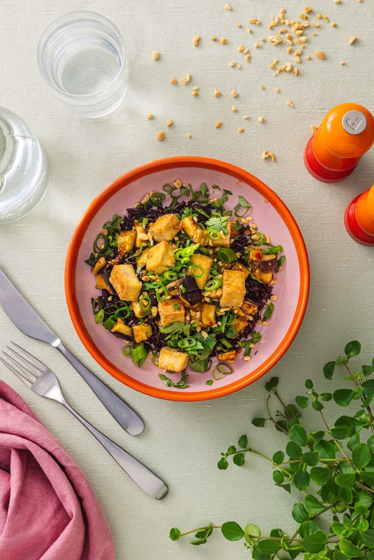 Ristet tofu med gochujang auberginer og sorte ris
