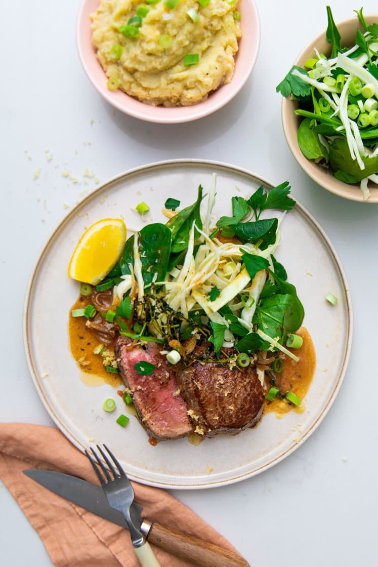 Lammeculotte med kartoffelkompot og salat