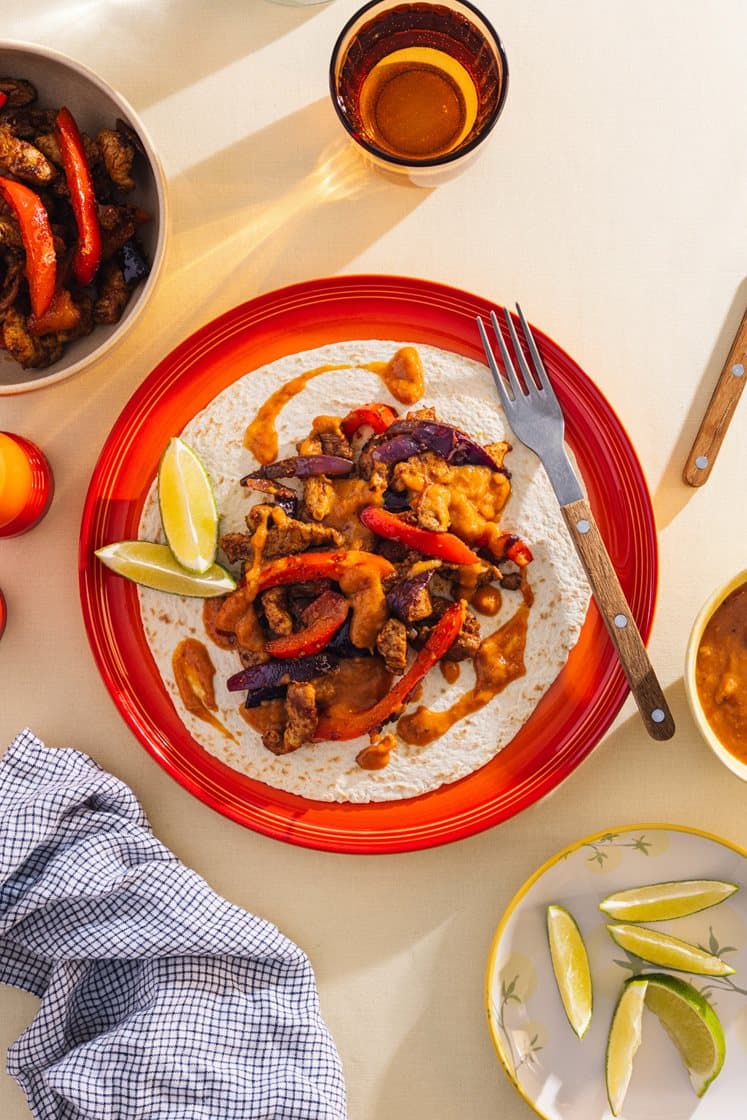 Fajitas med svinekød og mango- og jalapeñosalsa