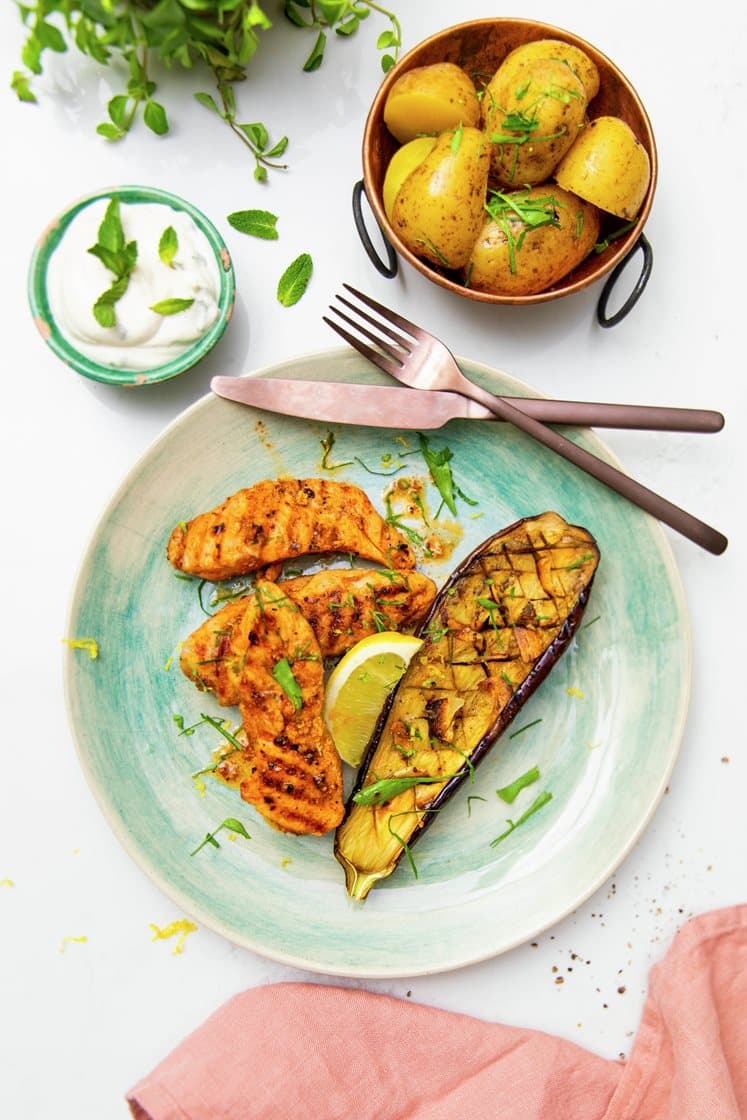 Grillet kylling med aubergine og tahin