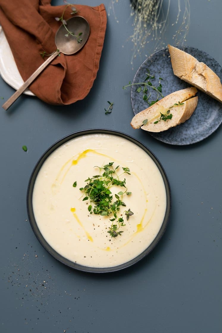 Suppe af pastinak og porre med ostebrød