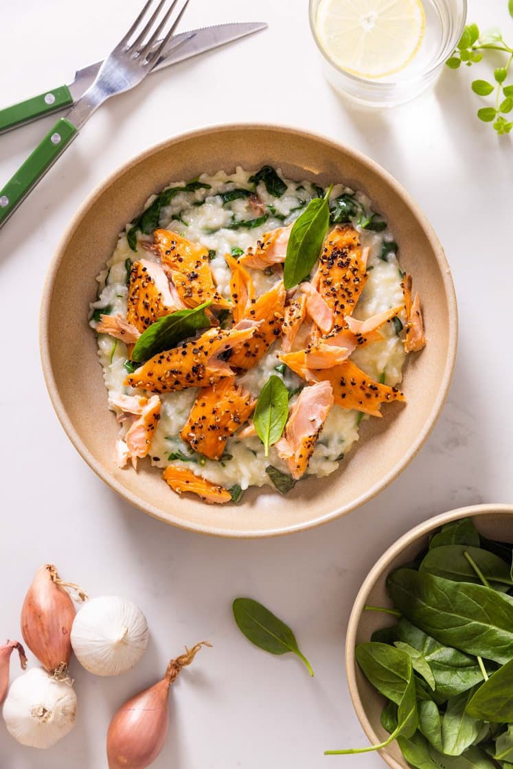 Risotto verde med varmrøget laks