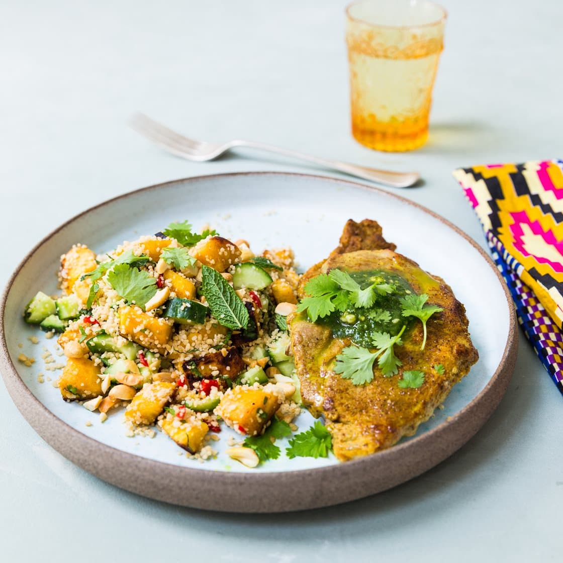 Nordafrikansk kotelet med tabouleh og stegte bananer