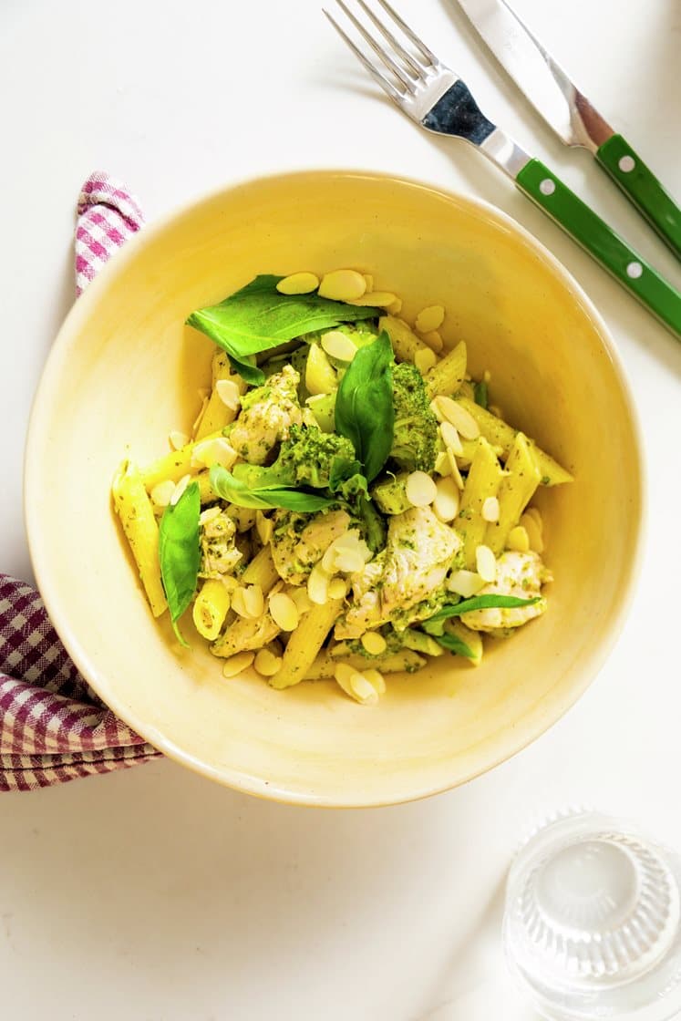 Pasta med kylling, broccoli og pesto Opskrift RetNemt
