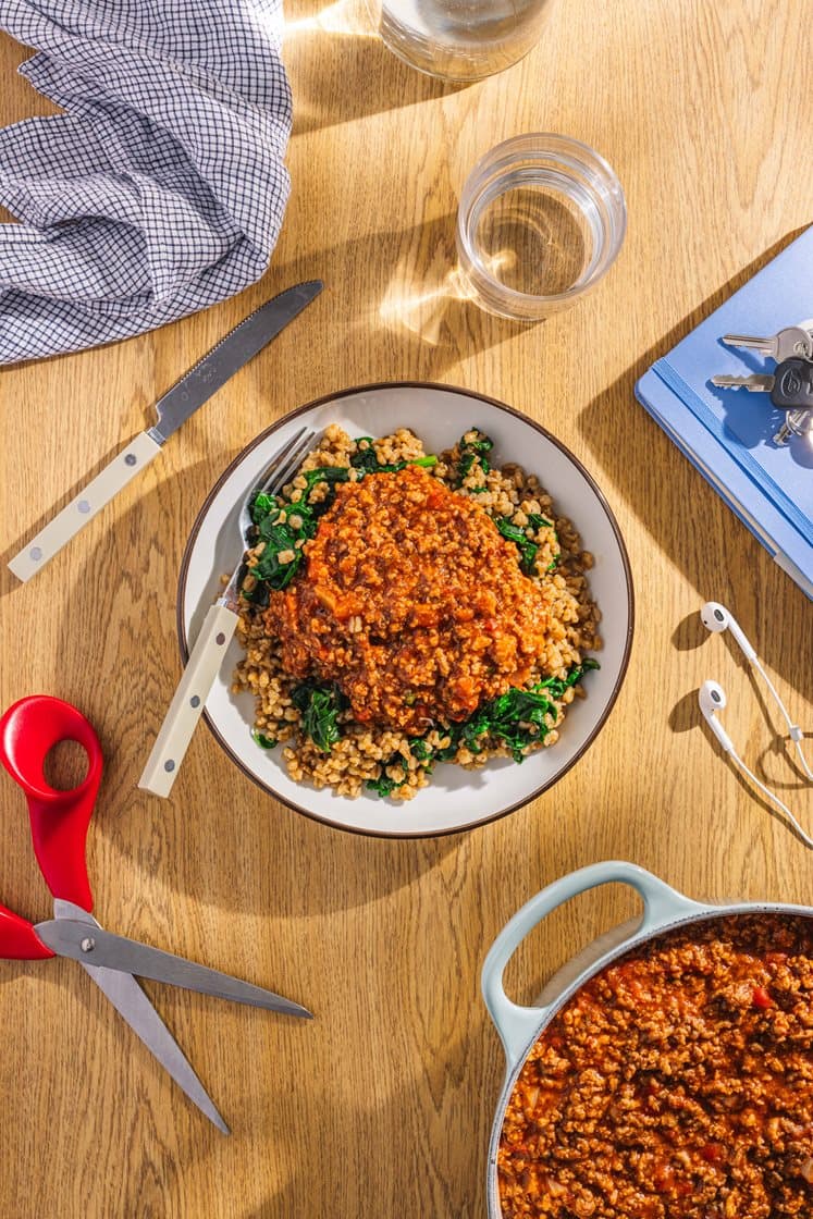 Quick bolognese med hvedekerner og spinat