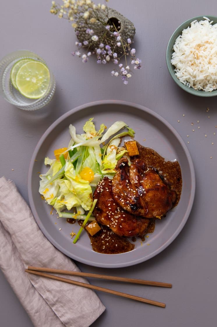Sautéskiver a la Peking med appelsinsalat
