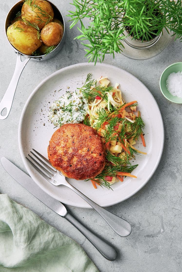 Fiskekrebinetter med sauce tatar og kartofler  