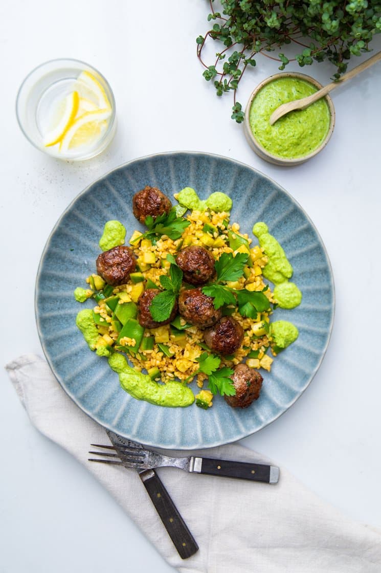 Kofta med grøn bulgur og grøn dip