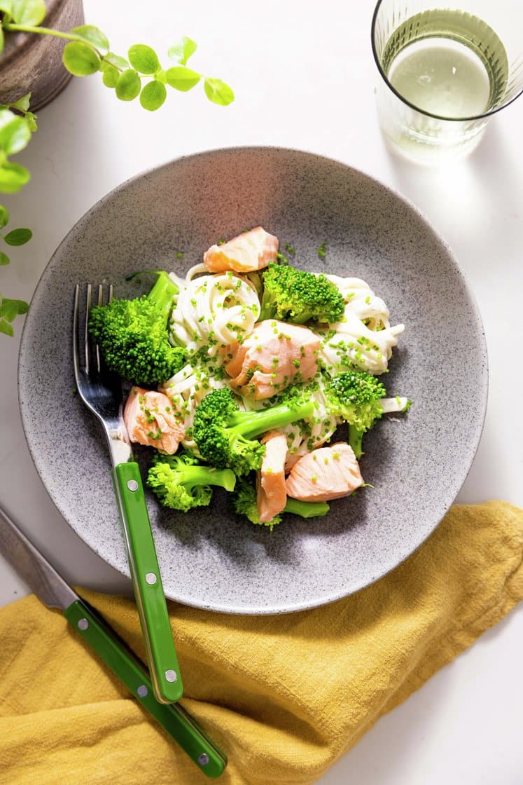 Pasta fettuccine med laks og broccoli