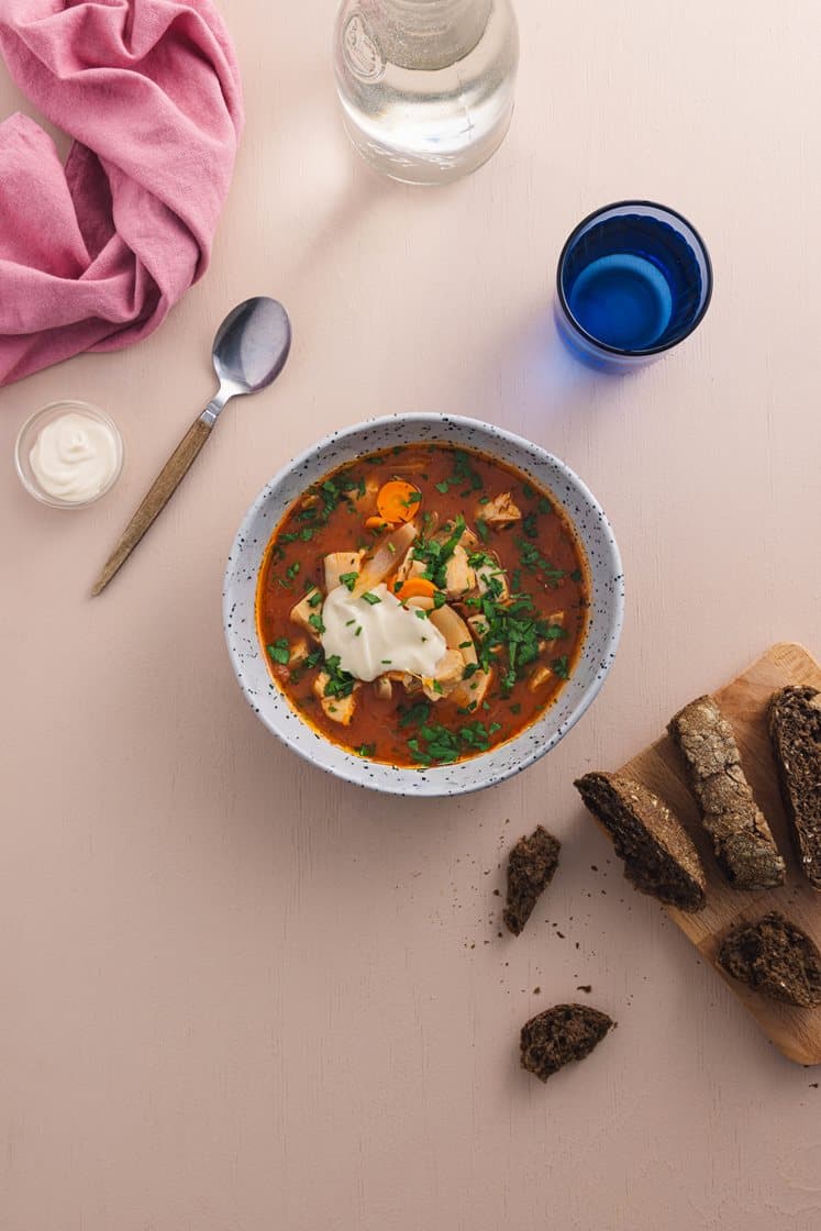Hurtig fiskesuppe med aioli og groft brød