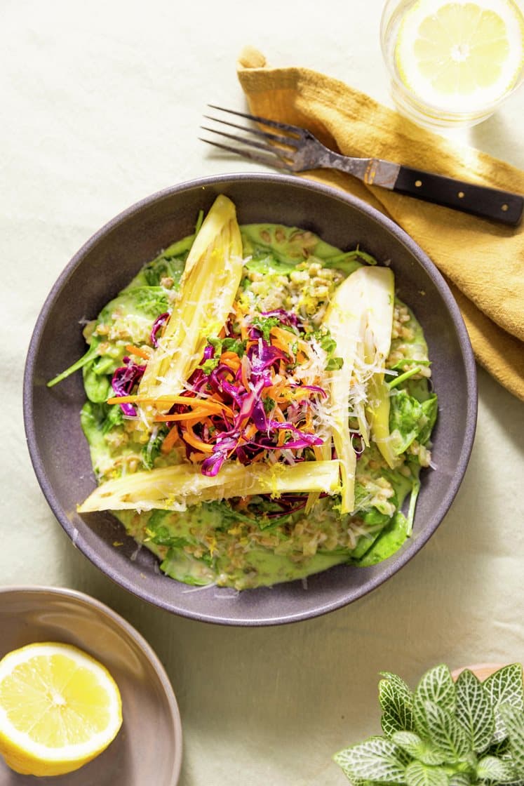 Grøn hvedeotto med sprød kålsalat