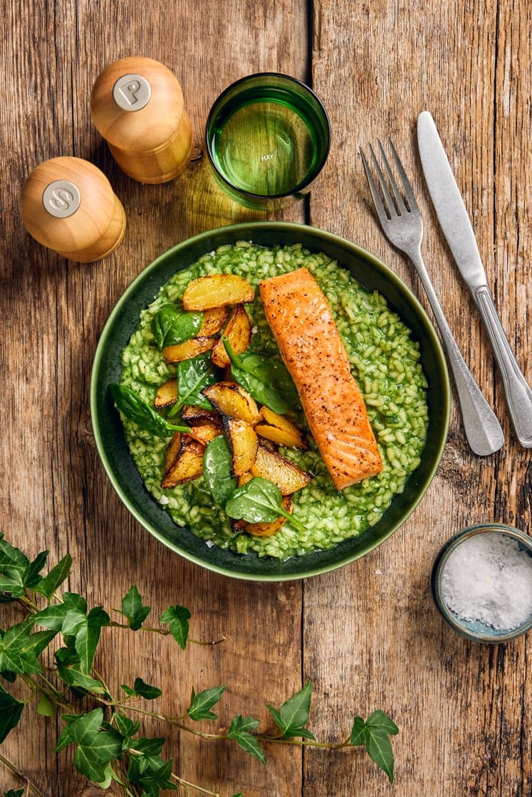 Stegt laksefilet med spinatrisotto og bagte bolsjebede