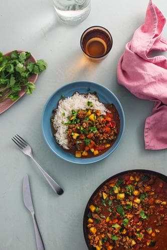 Mexicansk gryde med hakket gris, squash og jalapeno