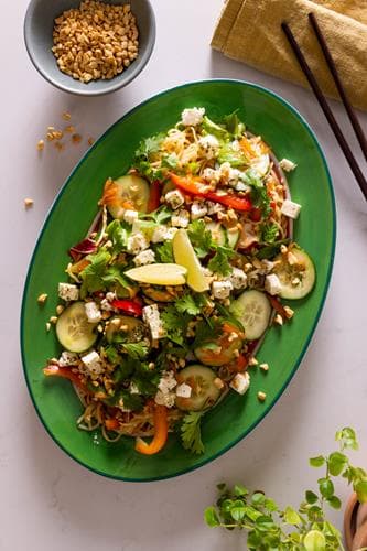Nudelsalat med feta og spicy dressing