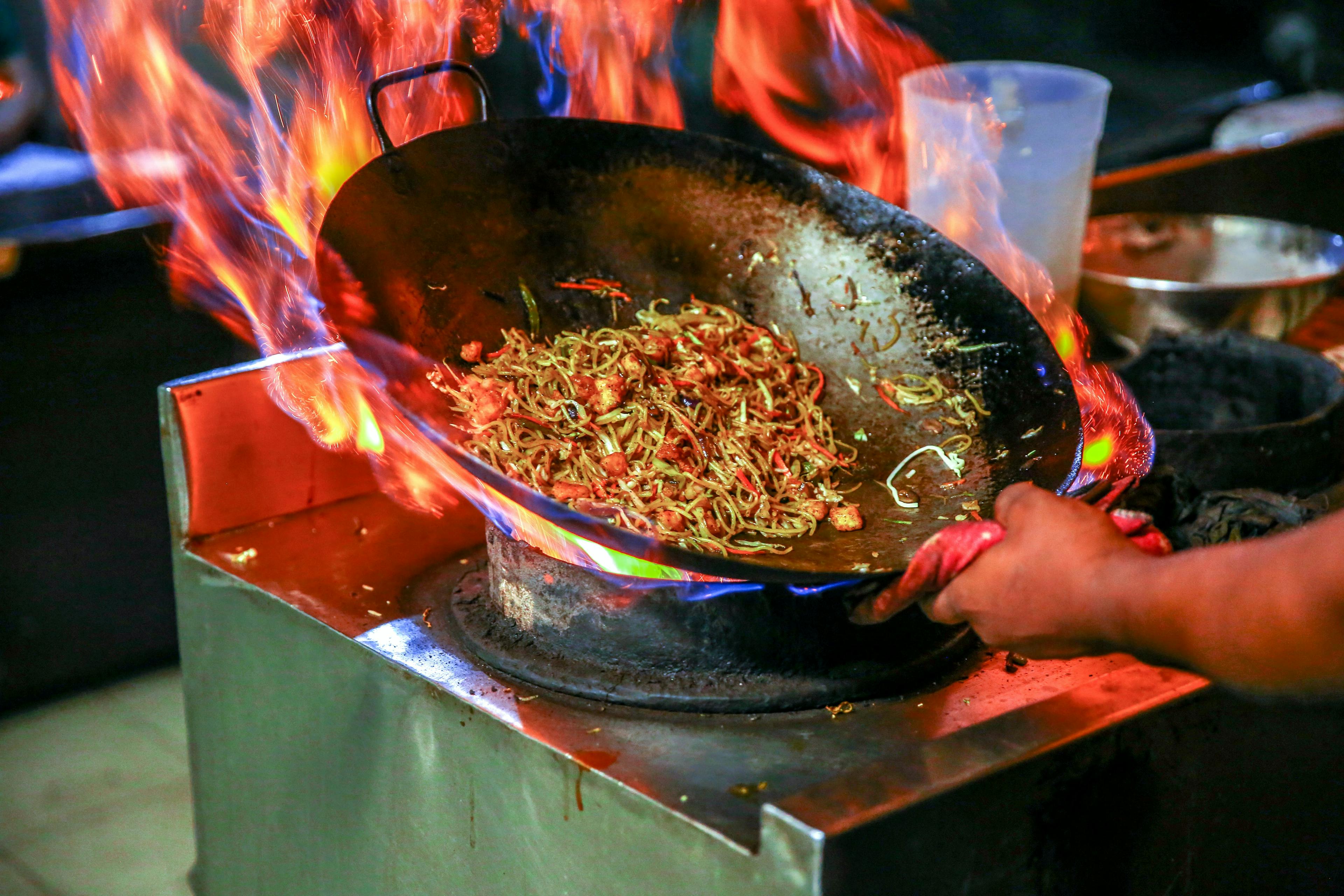 Hvorfor og hvordan bruger thailænderne wokken?
