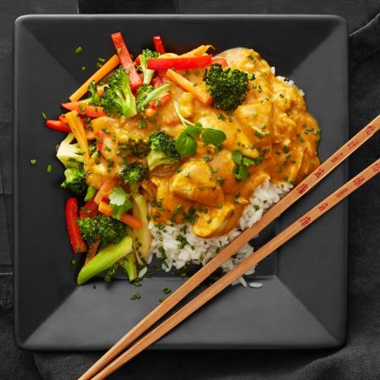 Nem Thai wok med kalkun, grøntsager og ris