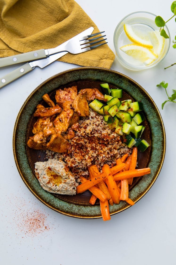Bowl med kylling, quinoa og auberginepuré