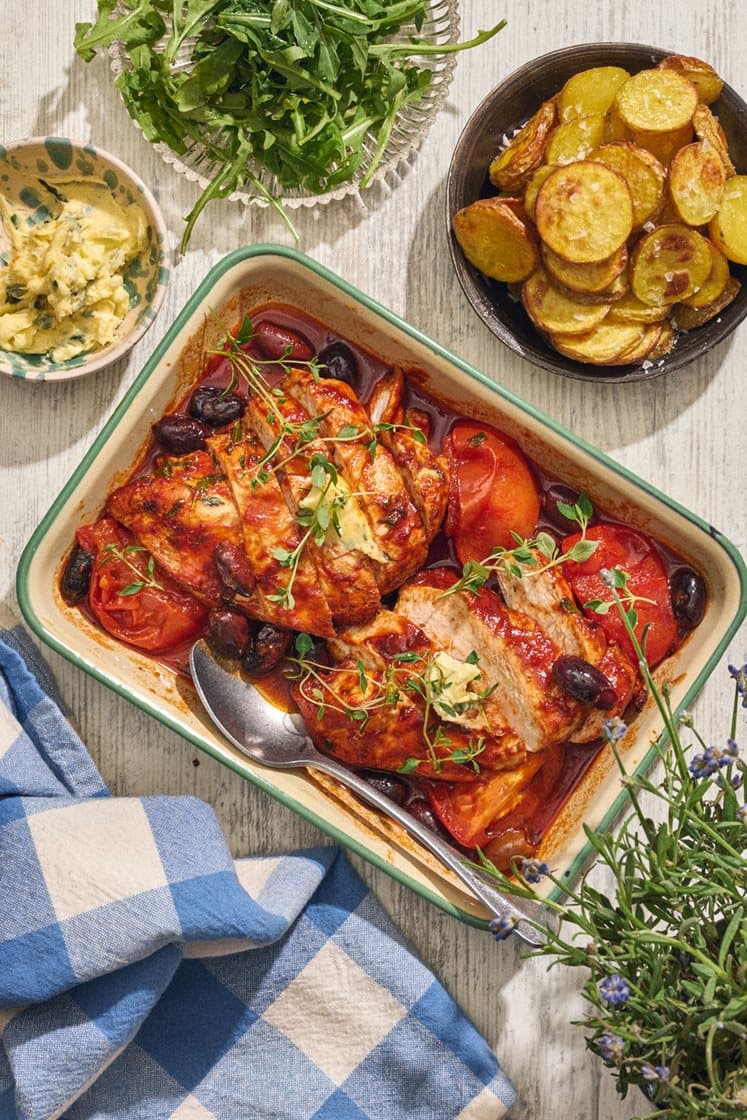 Kylling Provençal med hvidløgssmør, tomat og timian
