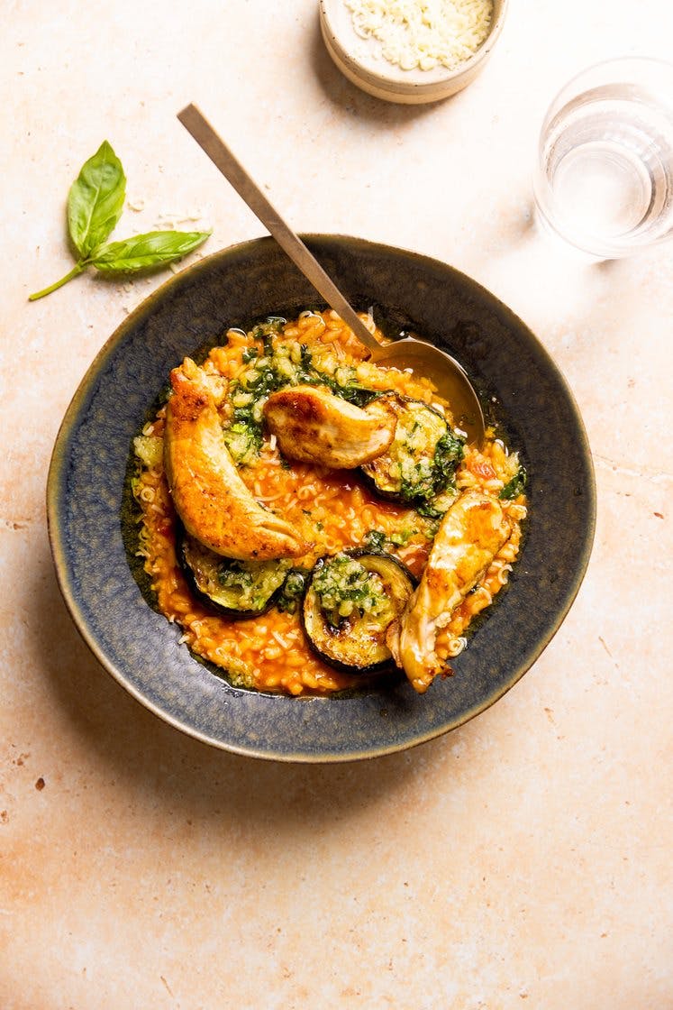 Tomatrisotto med basilikum og kylling 
