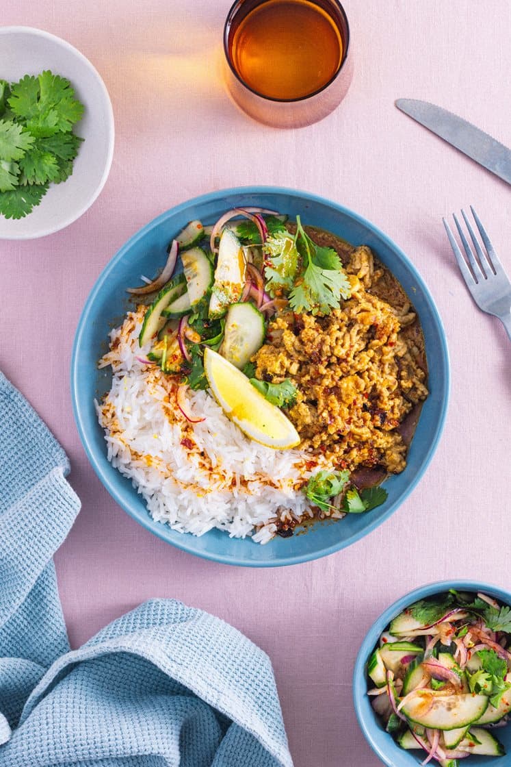 Keema mango curry med ris og indisk agurkesalat