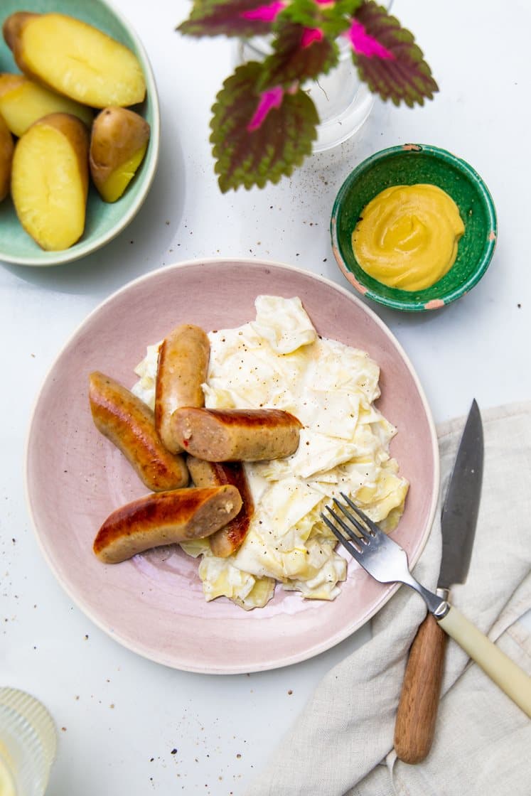 Medisterpølse med stuvet kål og kartofler